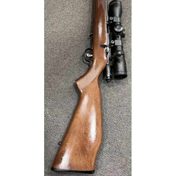 Savage model 93 kaliber 17hmr links  brugt